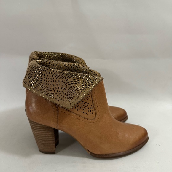 UGG booties size 9.5 - Picture 13 of 15